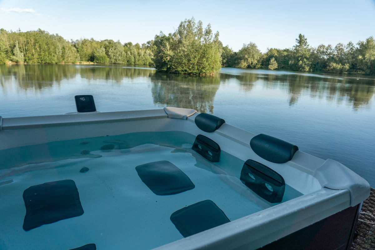 MSpa Oslo Frame Series 6-Person Hot Tub