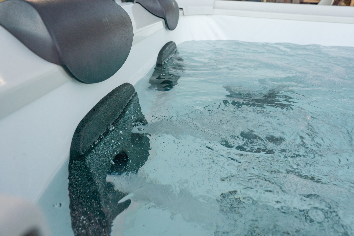 MSpa Oslo Frame Series 6-Person Hot Tub