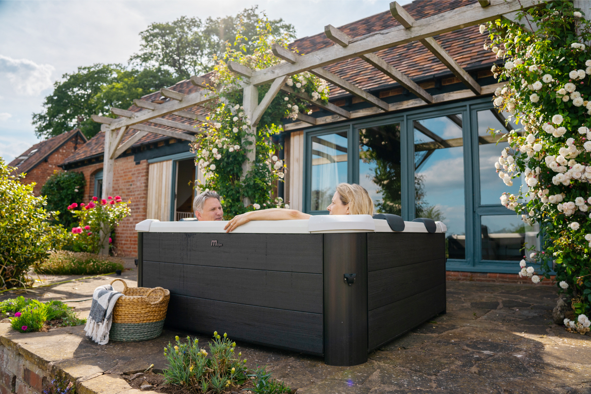 MSpa Oslo Frame Series 6-Person Hot Tub