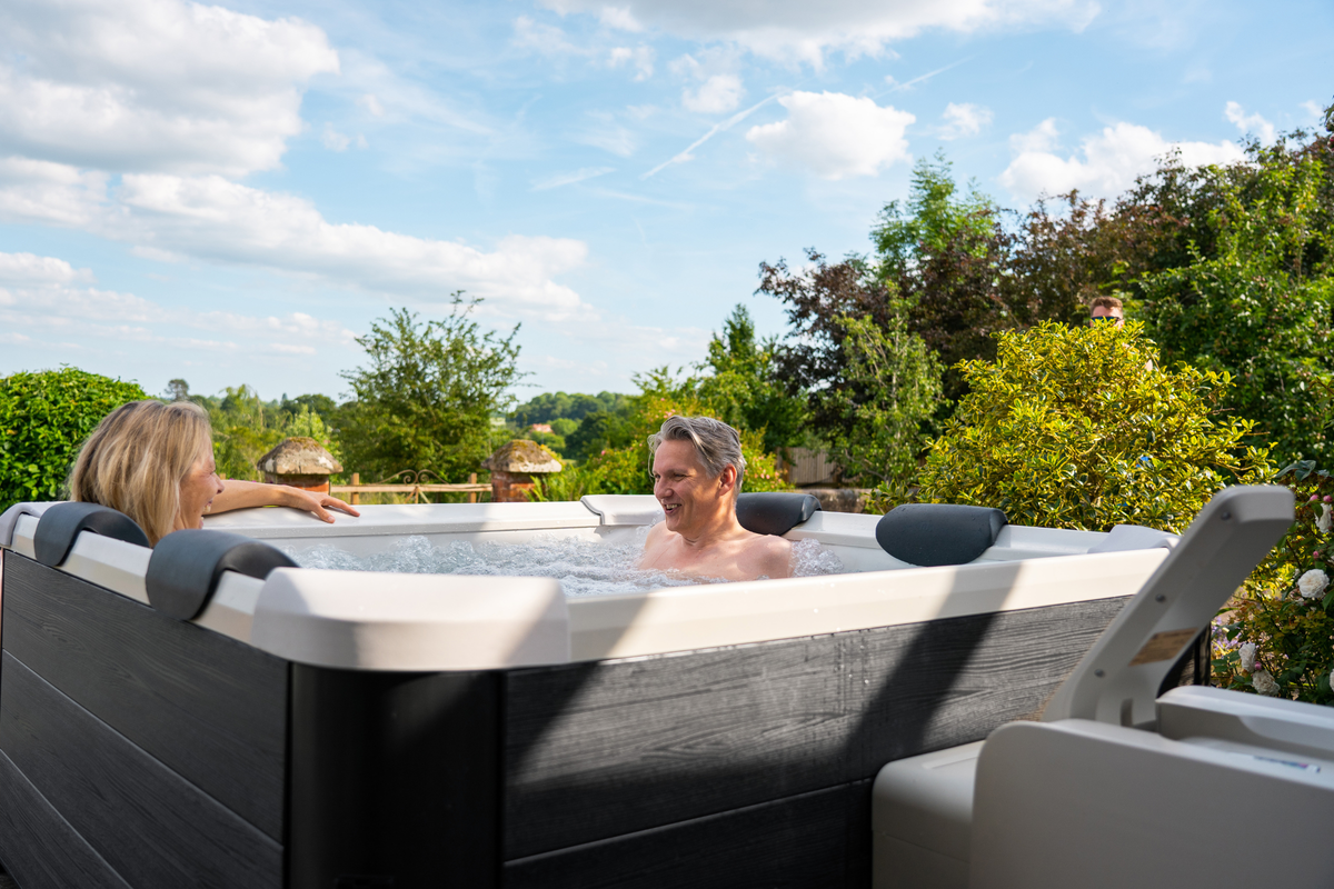 MSpa Oslo Frame Series 6-Person Hot Tub