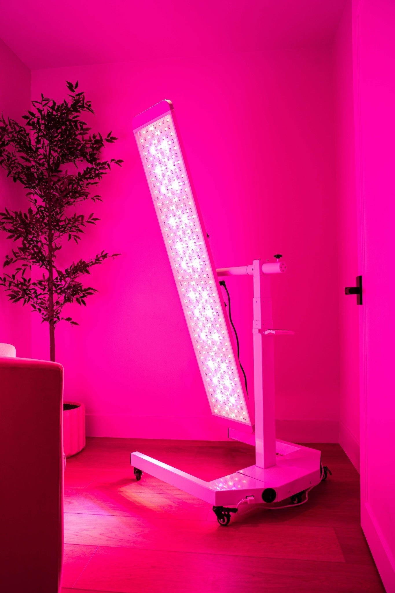 Renew Red Light Panorama Panel – Red, NIR & Blue Light Therapy, Adjustable Stand, Full-Body Coverage