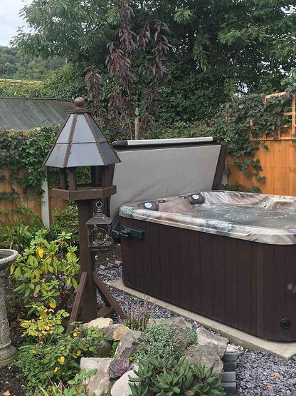 Quattro 4-Person Hot Tub with Lounger and Captain's Chair